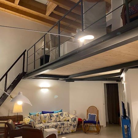 Ferienwohnung Open Space City Center Con Terrazzo E Due Bagni Mailand Exterior foto