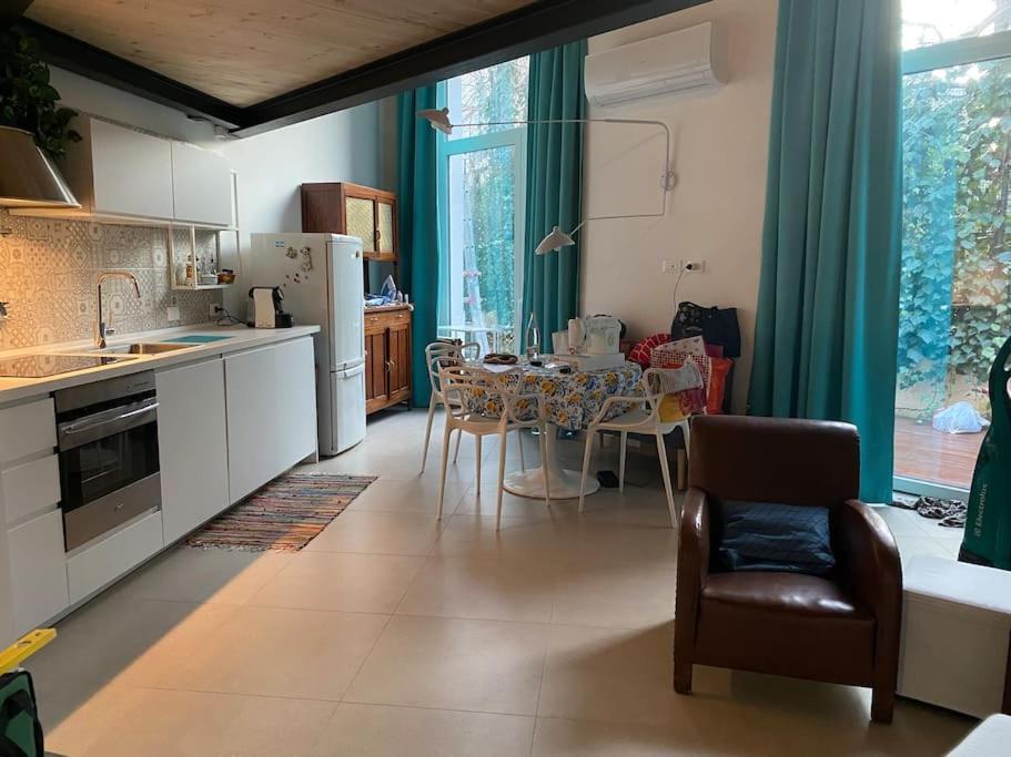 Ferienwohnung Open Space City Center Con Terrazzo E Due Bagni Mailand Exterior foto