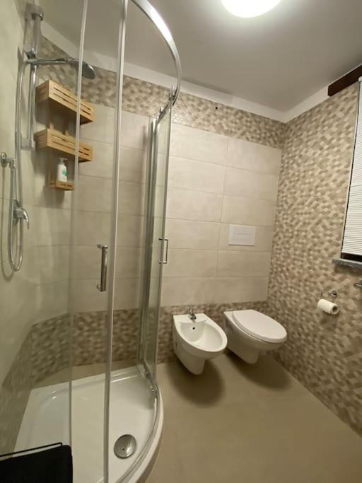 Ferienwohnung Open Space City Center Con Terrazzo E Due Bagni Mailand Exterior foto