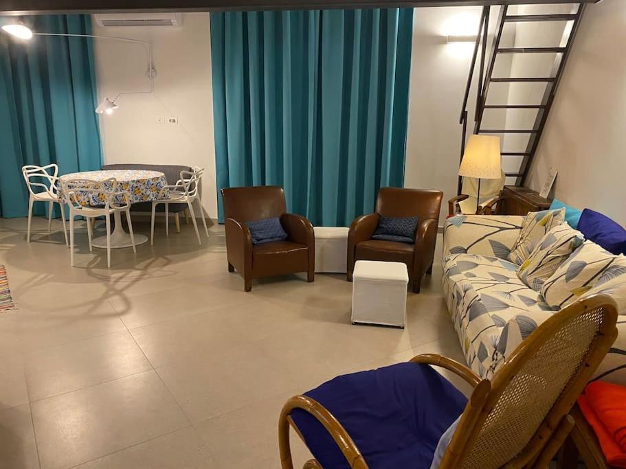 Ferienwohnung Open Space City Center Con Terrazzo E Due Bagni Mailand Exterior foto