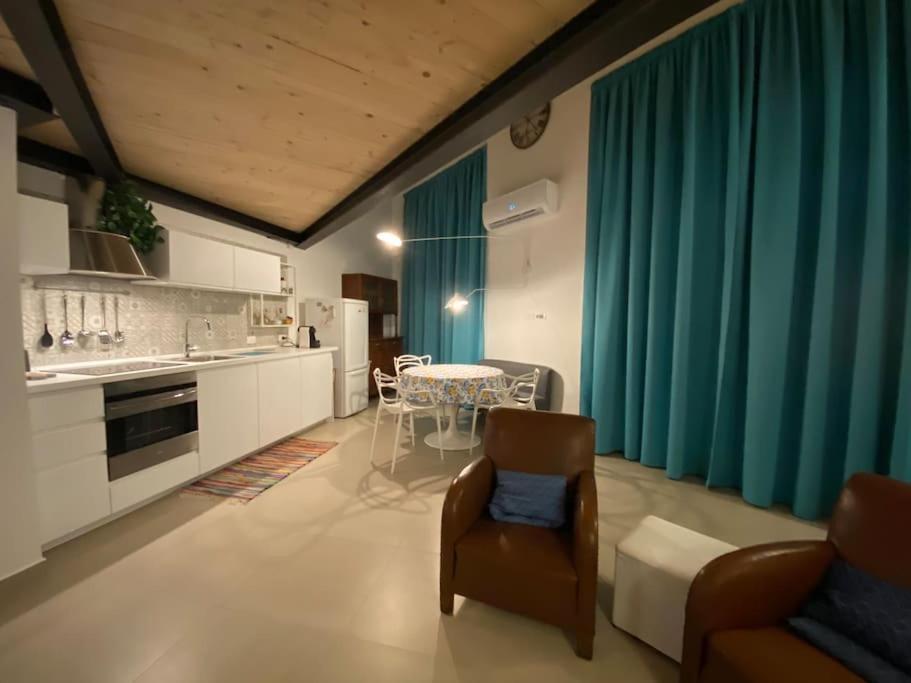 Ferienwohnung Open Space City Center Con Terrazzo E Due Bagni Mailand Exterior foto